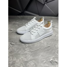 Чоловічі шкіряні брендові кросівки кеди з перфорацією білого кольору