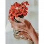 Алмазна мозаїка Strateg ПРЕМІУМ Квіти в руках 30х40 см HX120